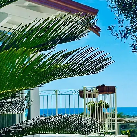 L'incanto Di Nausicaa בית הארחה אשאה